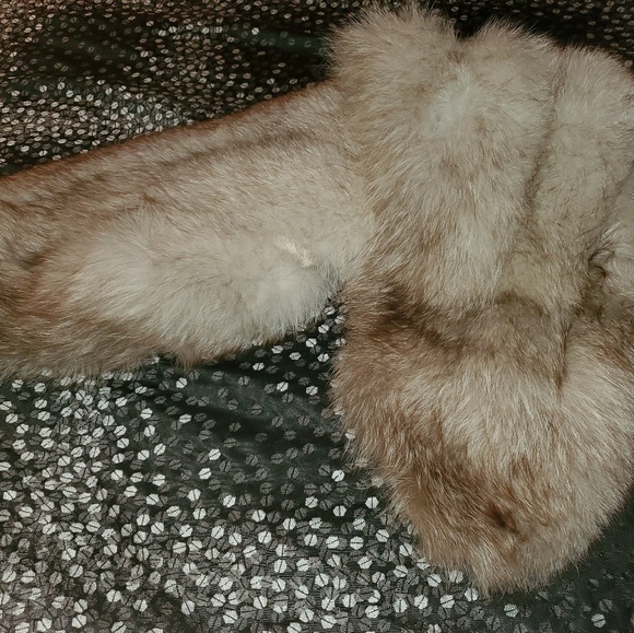 FOX FUR STOLE - Picture 2 of 4
